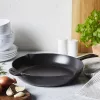 Staub öntöttvas palacsintasütő fa nyéllel - fekete - kerek - 28 cm